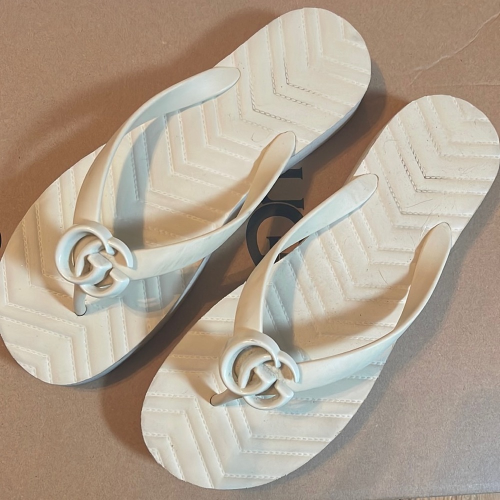 Gucci
Women's Chevron Logo Thong Sandals